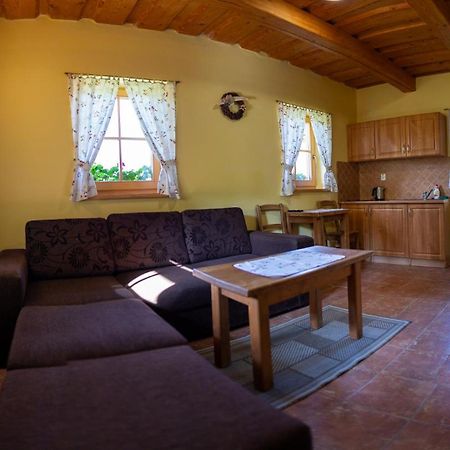 Koliba u Kuba a rekreačné domy Hrustin Exterior foto